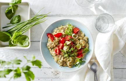 Herzhafter Porridge mit Kräutern