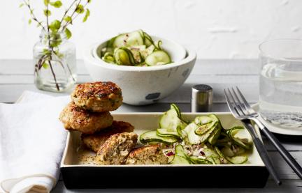 Putenfrikadellen mit Gurkensalat
