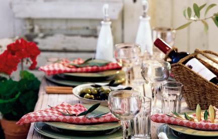 Tischgedeck: italienisch, rustikale, rot 