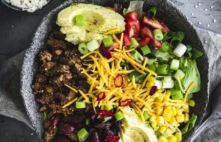 Mexico-Bowl mit Hackfleisch und Bohnen