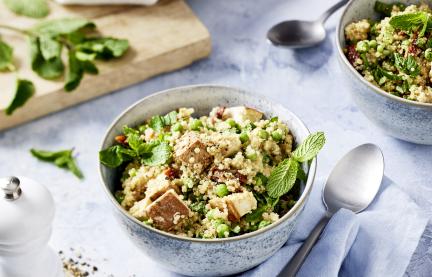 Quinoasalat in einer Bowle.