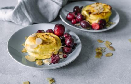 Low Carb Frühstückssoufflé mit Beeren