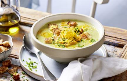 Rosenkohl-Käsesuppe mit Croûtons