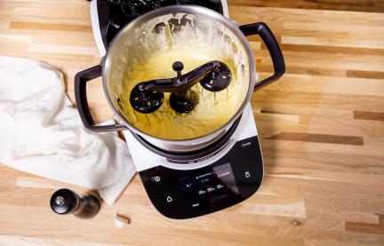 Der Cookit übernimmt für dich das stetige Rühren und emulgieren deines Dips.