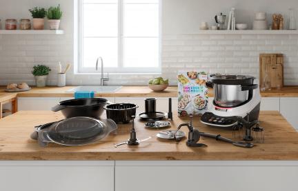 Cookit auf einem Tisch mit seinen 5 Tools. 