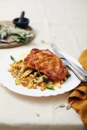 Gegrillter Spargel mit Haselnussbutter und Kalbsschnitzel