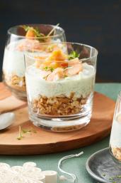 Lachs Vorspeise geschichtet in Gläsern.