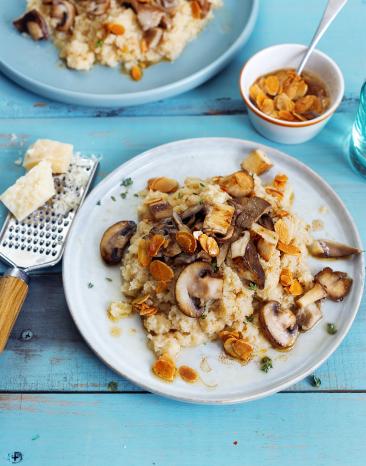 Blumenkohl-„Risotto“ mit Pilzen und Mandelbutter