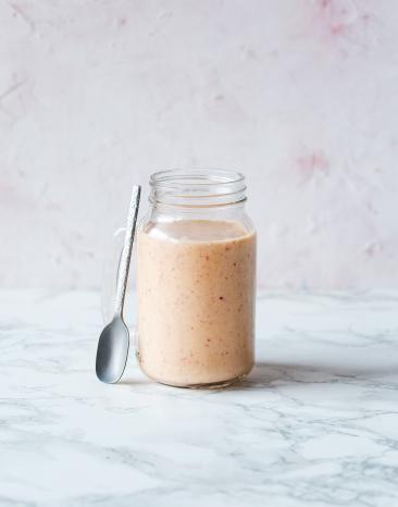 Buttermilch-Smoothie mit Pfirsich im Cookit