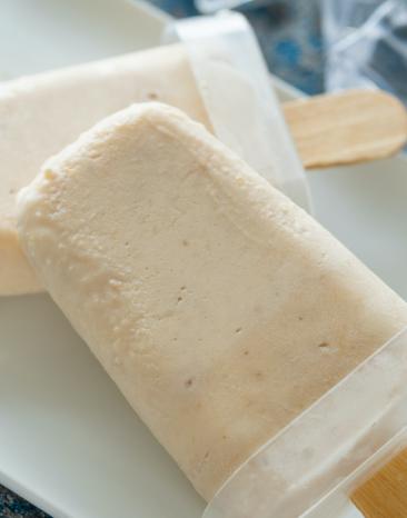 Eis am Stiel mit Joghurt und Banane