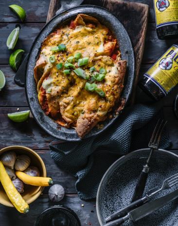 Enchiladas mit Käse in Auflaufform