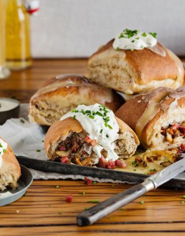 Handbrot mit Schinken und Champignons