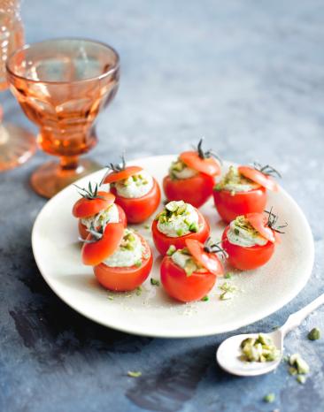 Kirschtomaten mit Basilikumcreme