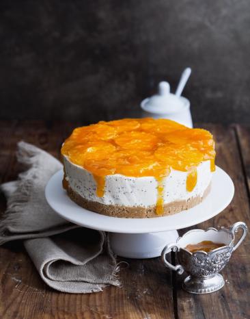 Kleine Joghurttorte mit Mandarinen und Mohn