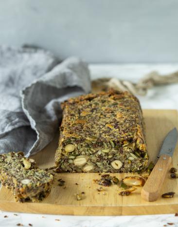 Körnerbrot mit Nüssen