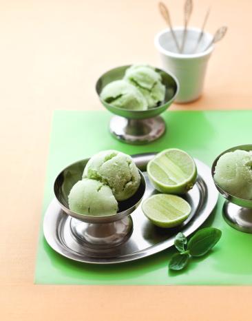 Limetten-Basilikum-Sorbet