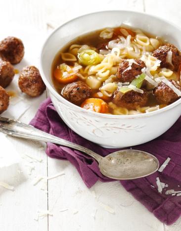 Nudelsuppe mit Rinderhackbällchen