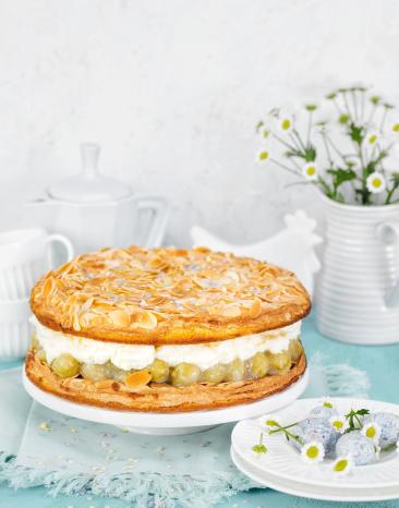 Ostertorte mit Stachelbeeren