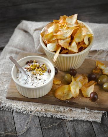 Pastinaken-Chips mit Dip