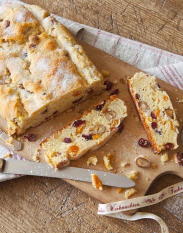 Quarkstollen mit Cranberrys