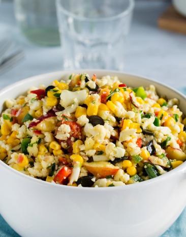 Schüssel mit Blumenkohlsalat aus dem Cookit.