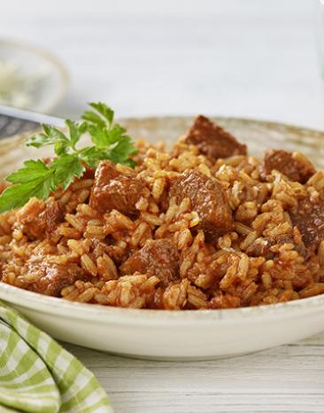 Reisfleisch aus dem Cookit in einem Teller angerichtet.