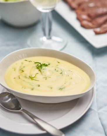 Sauce Béarnaise aus dem Cookit in einer Saucenschale.