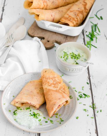 Schinkenpfannkuchen mit Frischkäsedip