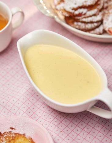 Vanillesauce aus dem Cookit in einer Saucenschale.
