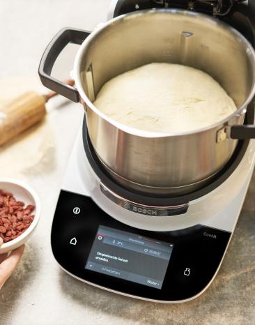 Teig in Cookit Topf mit Automatikprogramm "Teig gehen lassen"