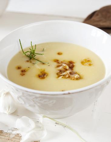 Knoblauchsuppe mit Kartoffeln