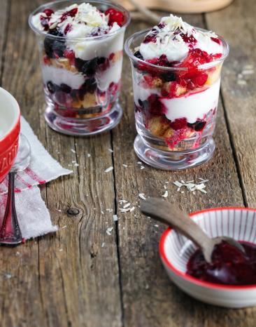 Kokos-Beeren-Dessert