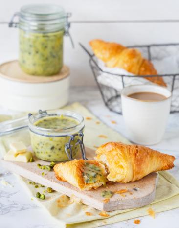 Weißer Schokoladenaufstrich mit Pistazien