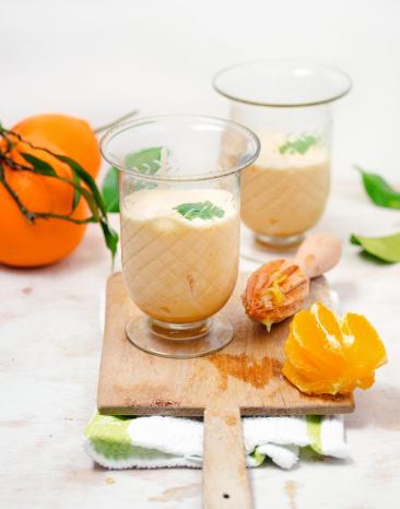Zabaione auf marinierten Orangenfilets