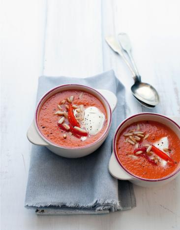 Paprikasuppe mit Rhabarber