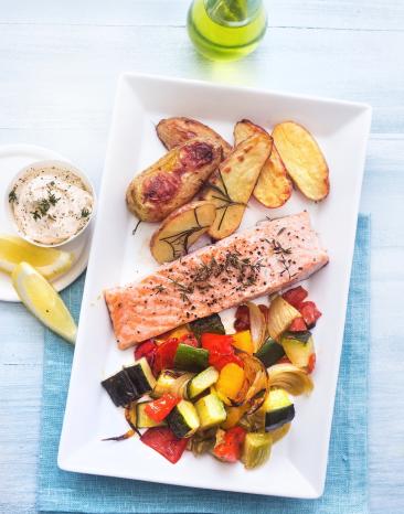 Lachsfilet Sous-vide und buntes Gemüse mit Rosmarinkartoffeln