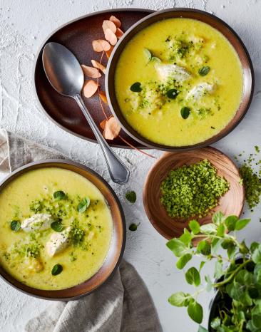 Paprikasuppe mit Frischkäse-Nockerln