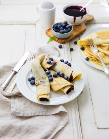 Eierpfannkuchen mit Blaubeersauce