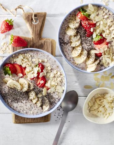 Erdbeer-Smoothie-Bowl mit Chia