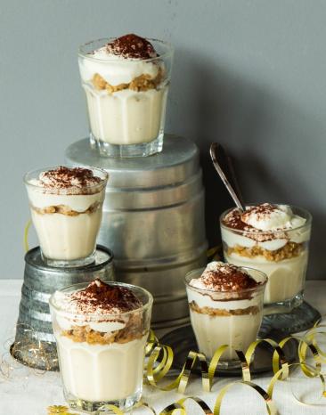 Latte Macchiato-Tiramisu in 5 Gläschen.