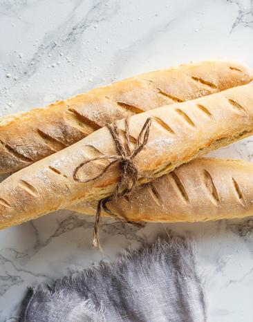 Drei klassische Baguette.