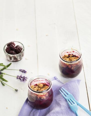 Brombeeren mit Dinkel-Crumble