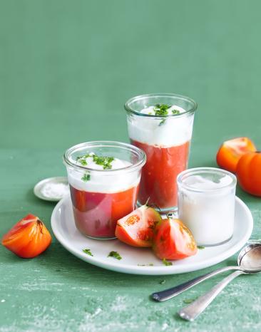 Kalte Tomatensuppe mit Meerrettichschaum