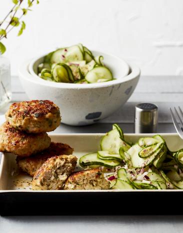 Putenfrikadellen mit Gurkensalat