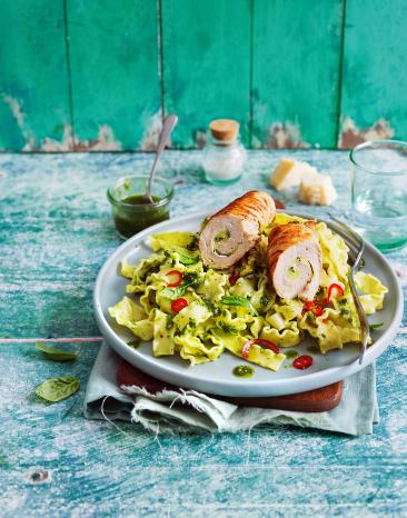 Putenröllchen mit würzigen Pesto-Mafaldine