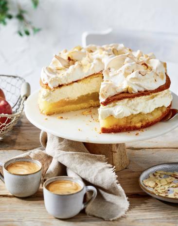 Apfel-Baiser-Torte mit Holundersahne