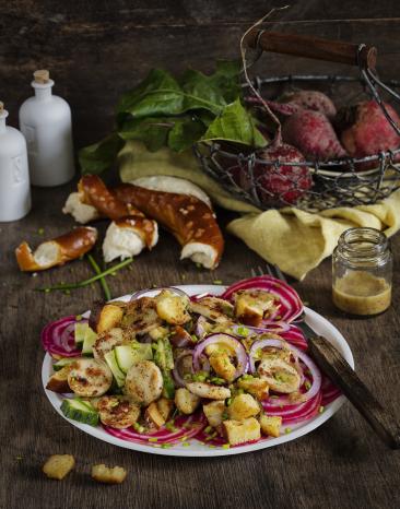 Brezel-Weißwurst-Salat mit Ringelbete