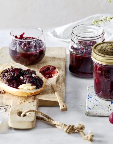 Kirsch-Konfitüre mit Kakaonibs