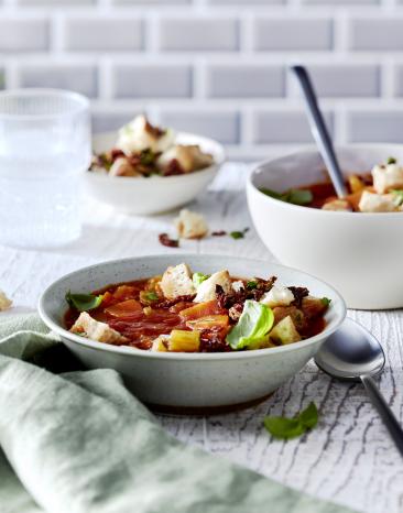Tomatensuppe mit Brot-Topping