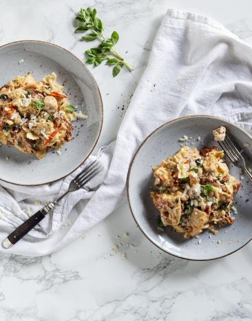 Cremige One-Pot-Pasta mit Hähnchen und Tomaten